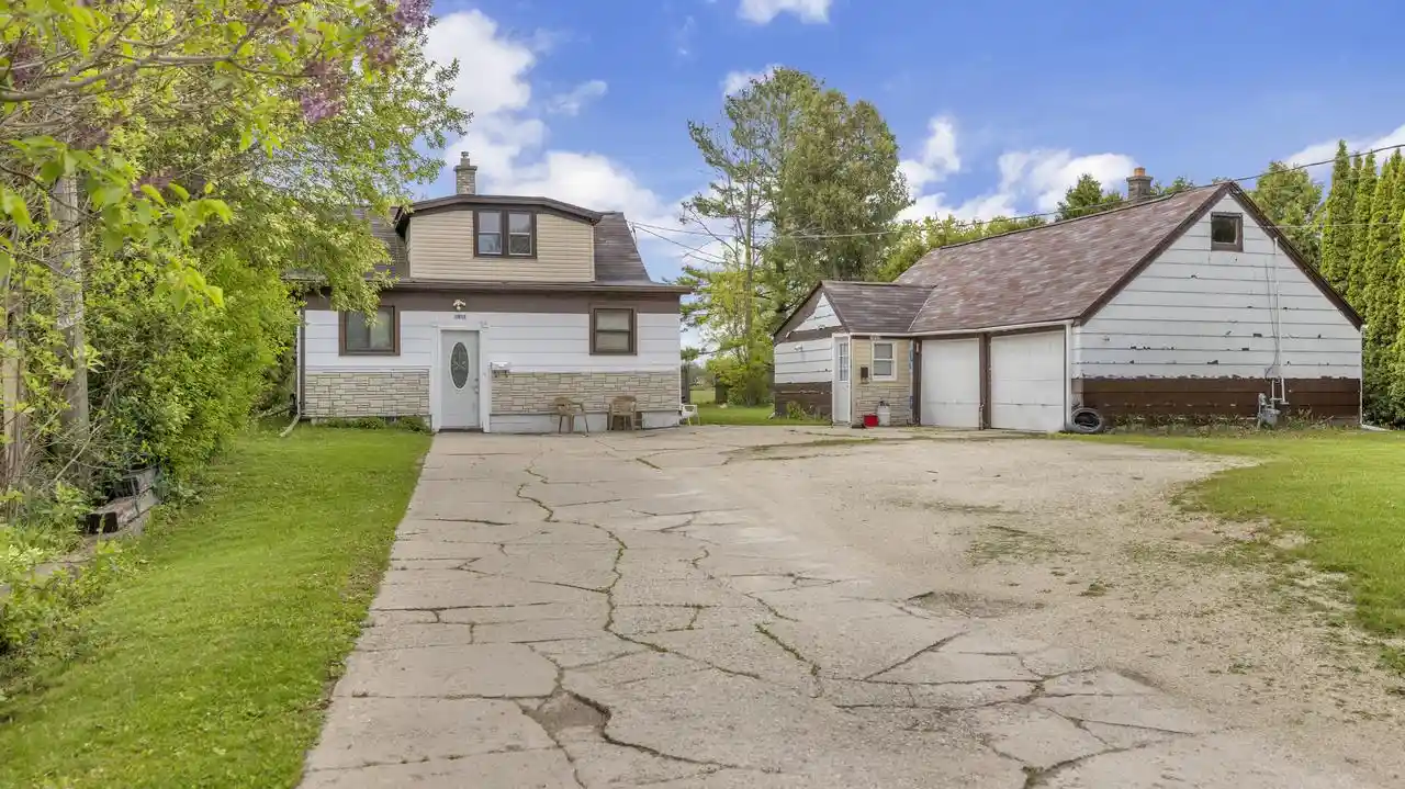 Homes for sale in Sheboygan, WI | 1813 Washington Avenue Avenue #1817, Sheboygan, WI 53081 | MLS# 1963873