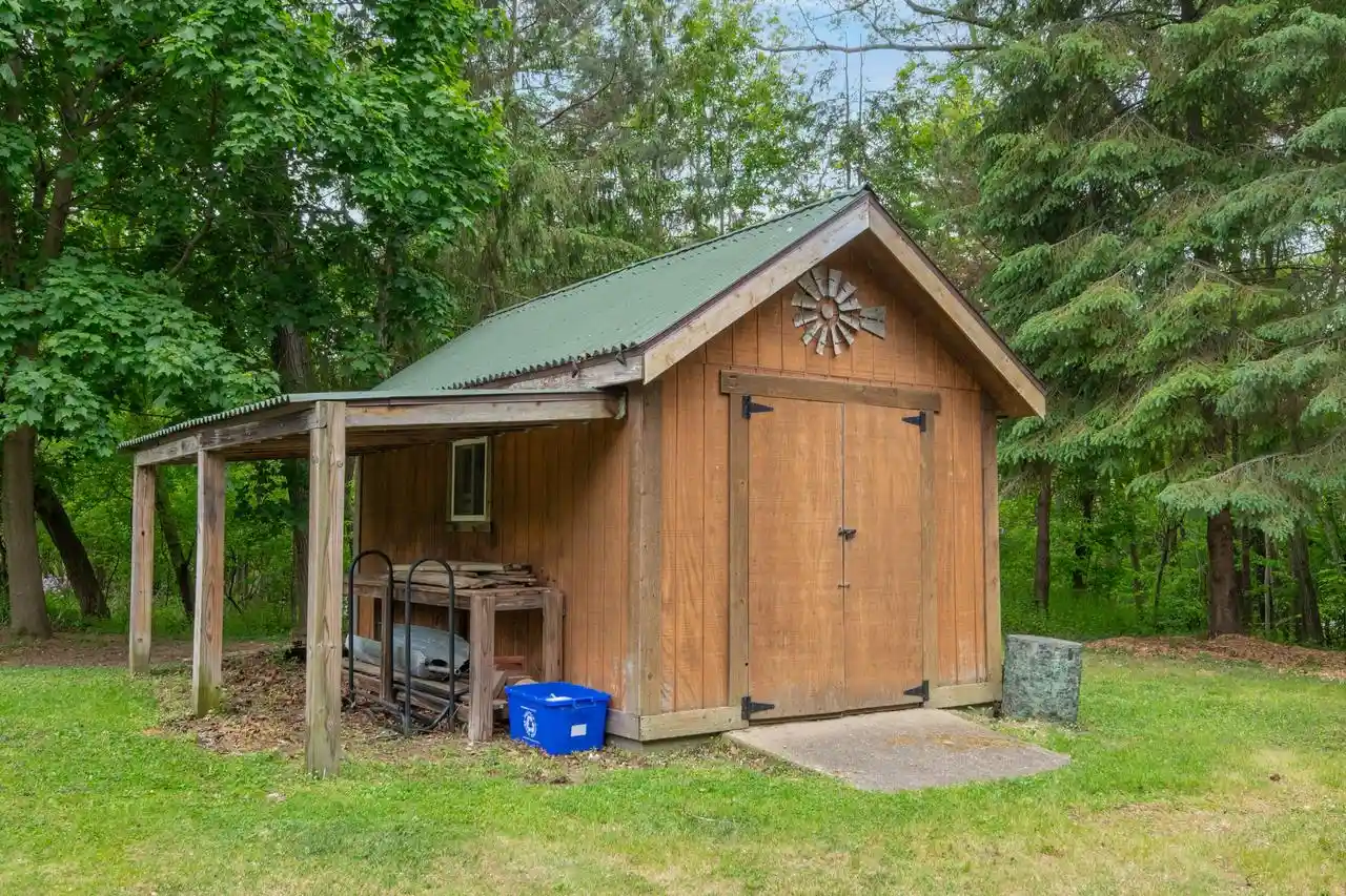 3rd image of N29W29951 Shel-Mar Dr Dr, Pewaukee, WI 53072 | MLS# 1963874