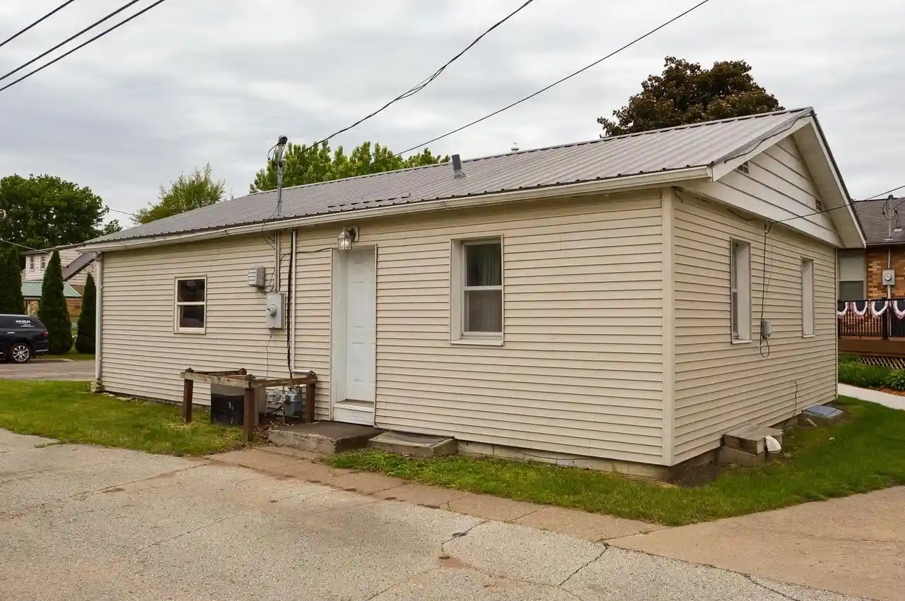 Homes for sale in Prairie Du Chien, WI | 109 W Pine Street Street, Prairie Du Chien, WI 53821 | MLS# 2024073