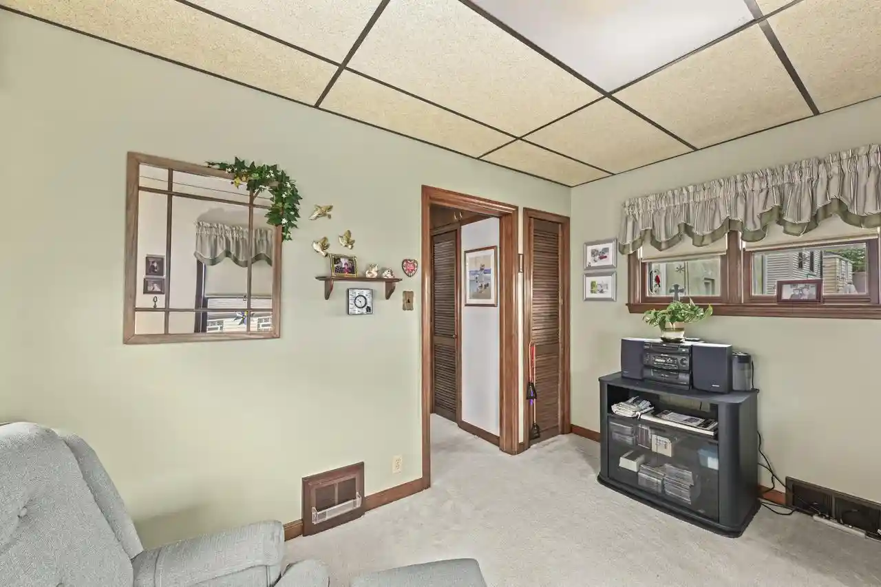 Homes for sale in Milwaukee, WI | 3664 S Whitnall Avenue Avenue, Milwaukee, WI 53207 | MLS# 1963894
