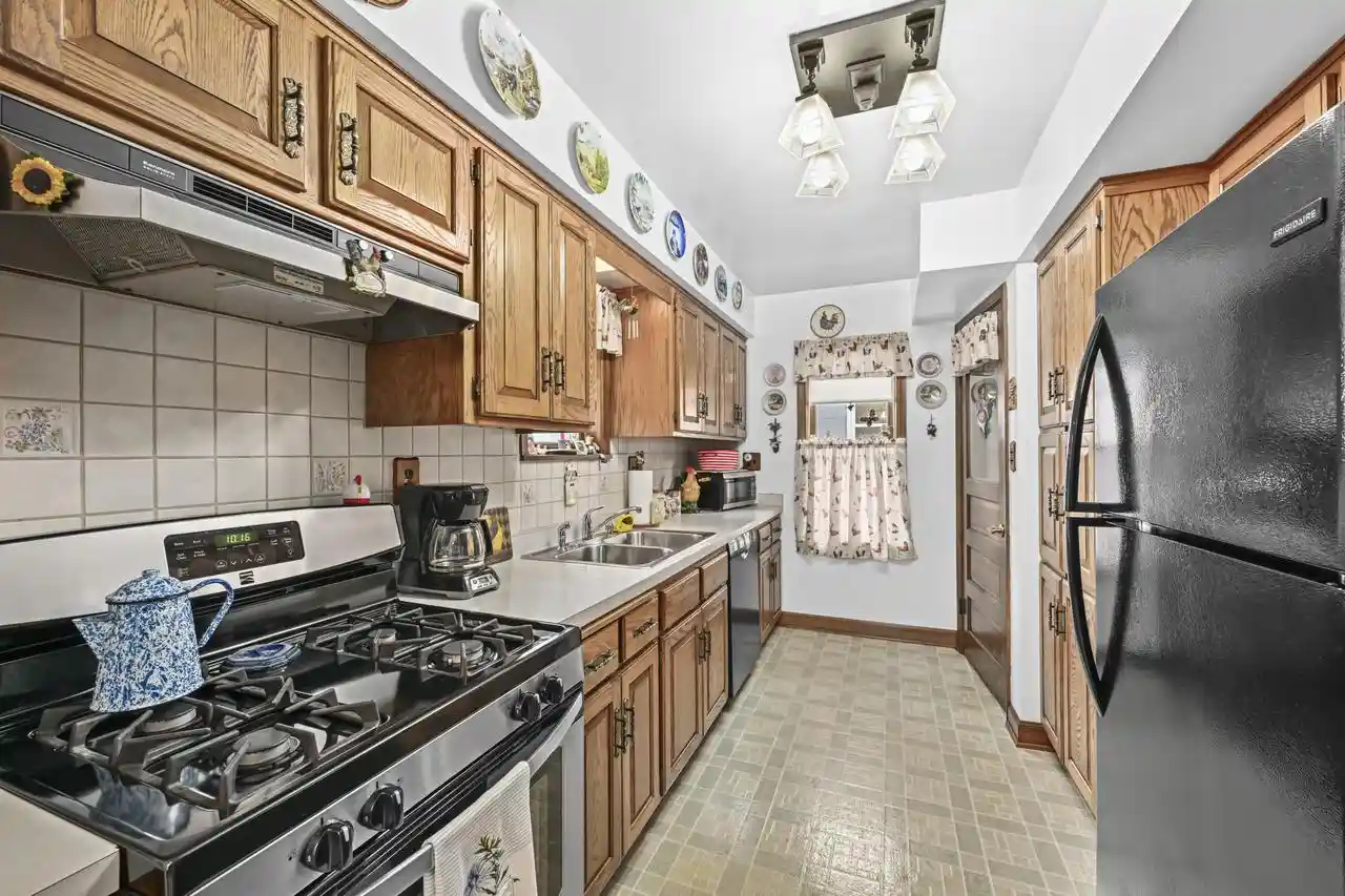 Homes for sale in Milwaukee, WI | 3664 S Whitnall Avenue Avenue, Milwaukee, WI 53207 | MLS# 1963894
