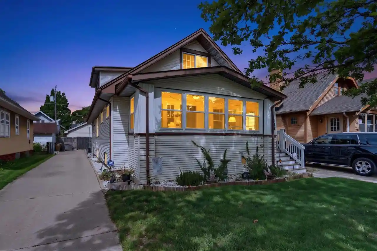 Homes for sale in Kenosha, WI | 7546 14th Avenue Avenue, Kenosha, WI 53143 | MLS# 1963896
