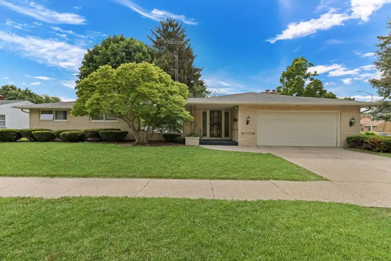 Homes for sale in Kenosha, WI | 7504 19th Avenue Avenue, Kenosha, WI 53143 | MLS# 1963905