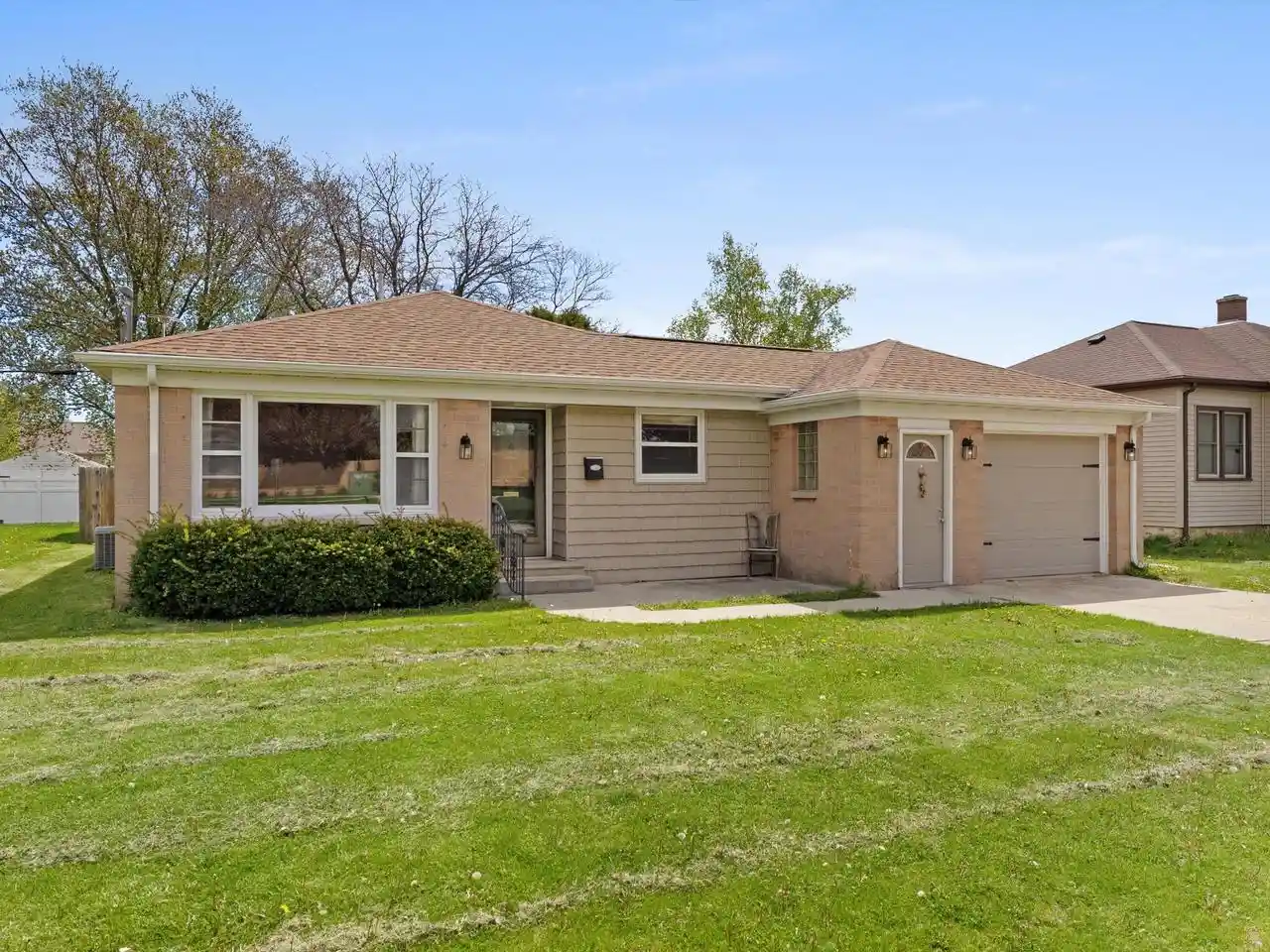 Homes for sale in Manitowoc, WI | 611 S 32nd Street Street, Manitowoc, WI 54220 | MLS# 1963912