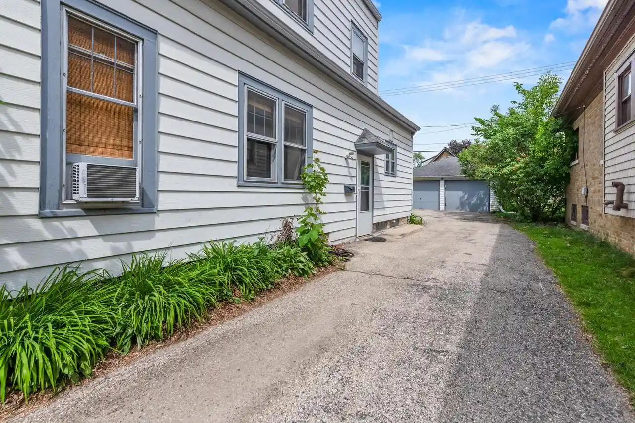 5th image of 4350 N Woodburn Street Street, Milwaukee, WI 53211 | MLS# 1963927