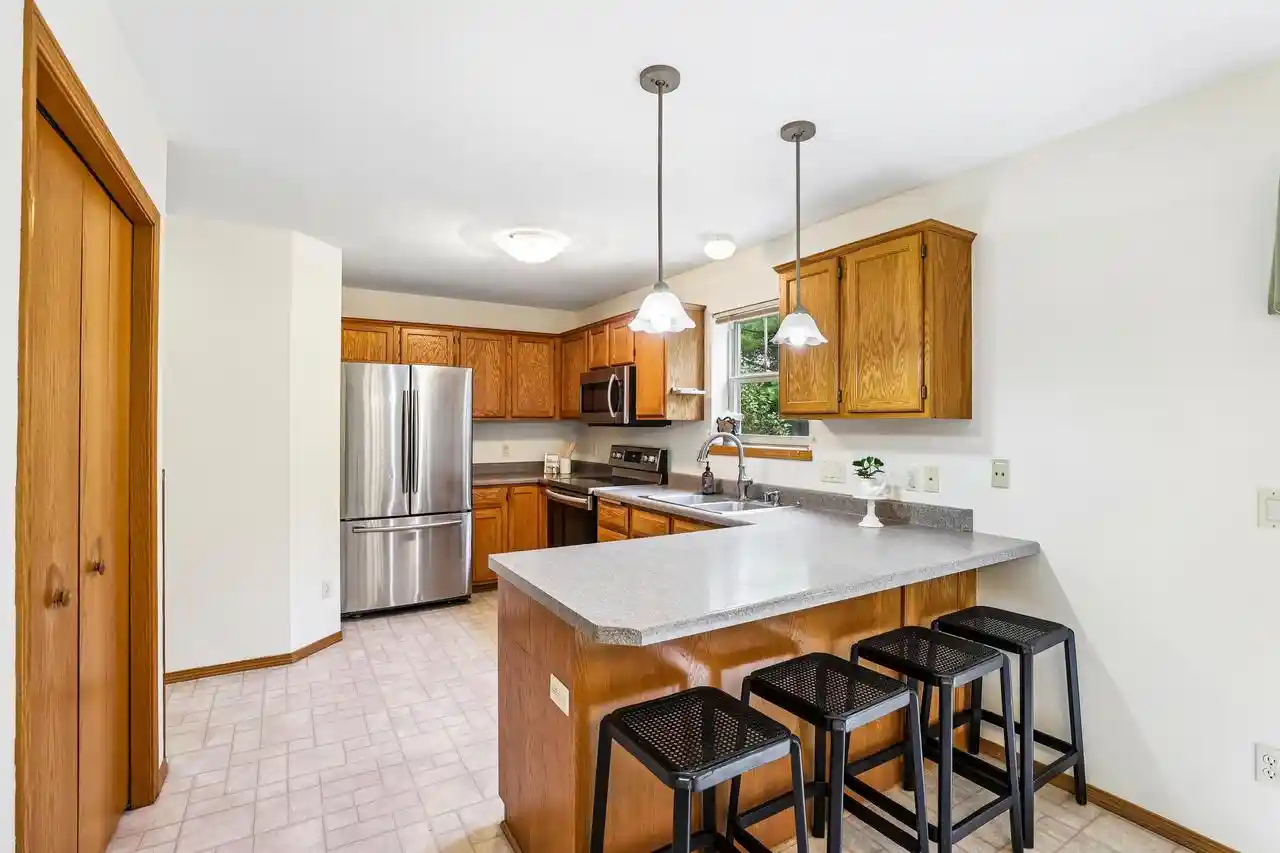 Photo 4 of Single family home for sale at 1001 Glacier Hill Dr Dr, Madison, WI 53704 | MLS# 2024122 | Listing updated on 2026-09-13