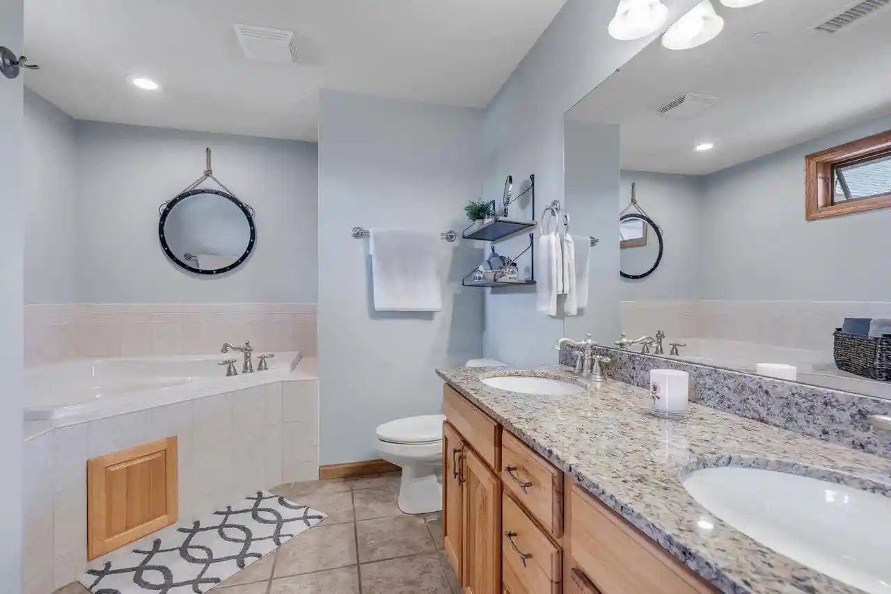5th image of 1820 Parkland Dr Dr, Arkdale, WI 54613