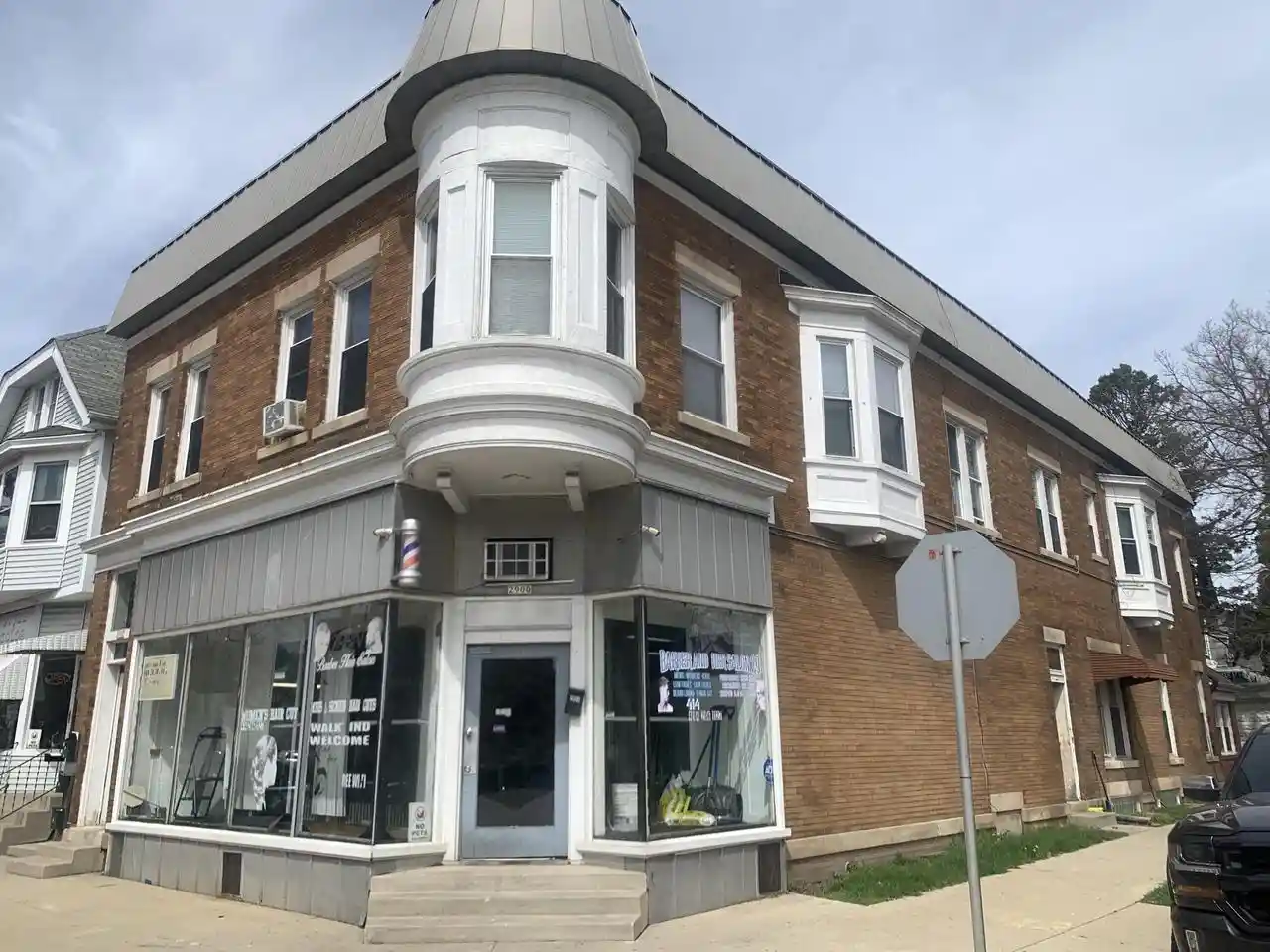 Homes for sale in Milwaukee, WI | 2900 W Arthur Avenue Avenue #2902, Milwaukee, WI 53215 | MLS# 1964027