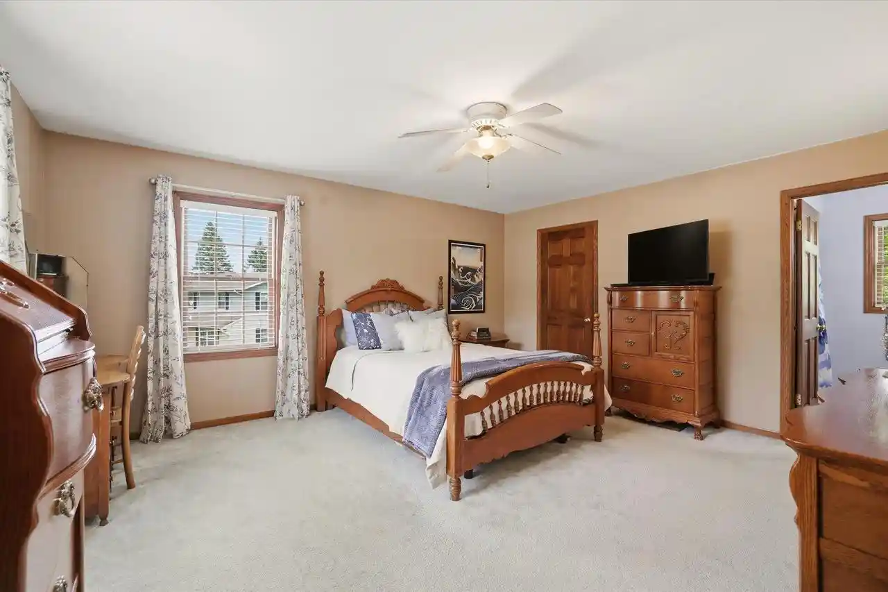Homes for sale in Cedarburg, WI | 660 Weidman Court Court, Cedarburg, WI 53012 | MLS# 1964059