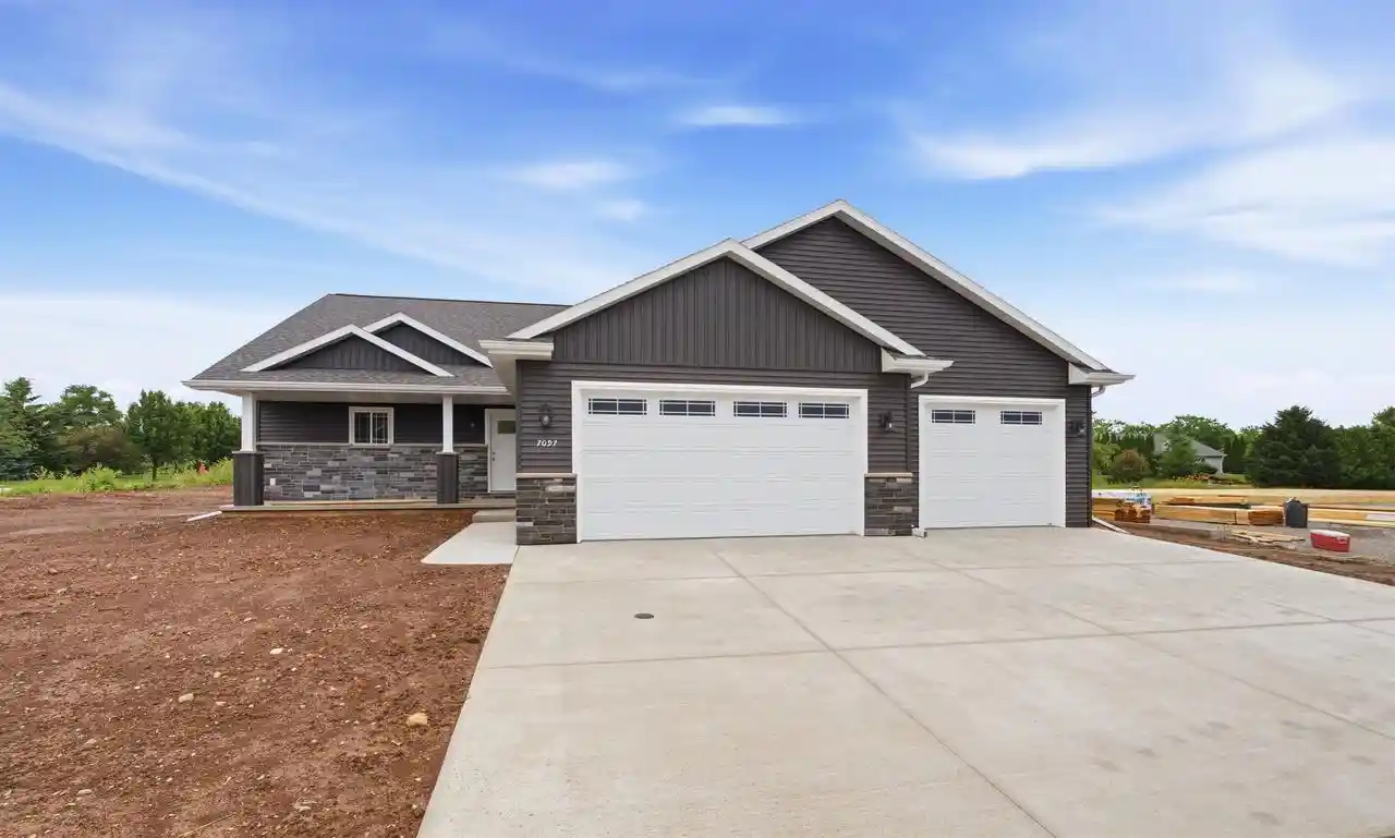 Homes for sale in Greenville, WI | W7097 Jaclyn Lane Lane, Greenville, WI 54942 | MLS# 50326073