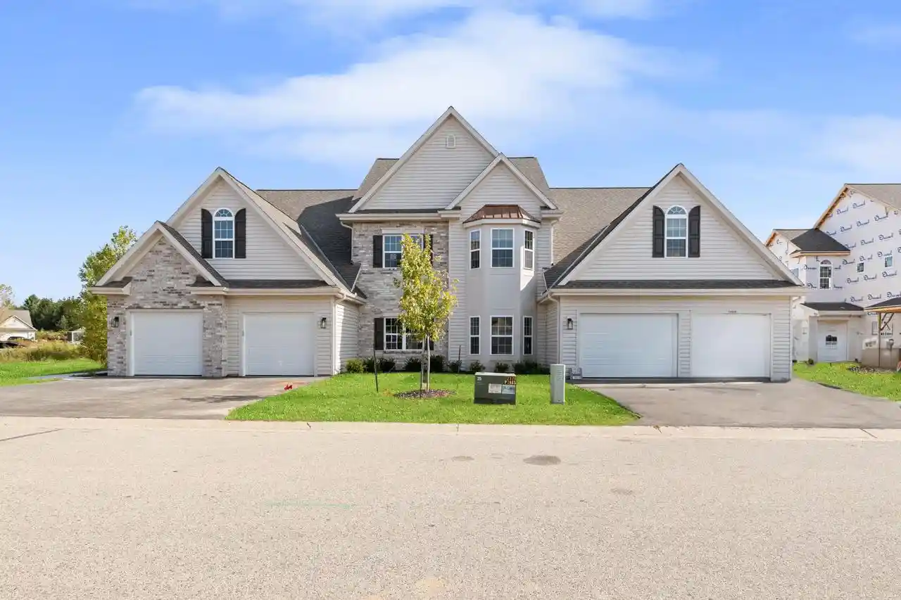 Homes for sale in Slinger, WI | 1872 Woodland Way Way #433-2, Slinger, WI 53086 | MLS# 1964107