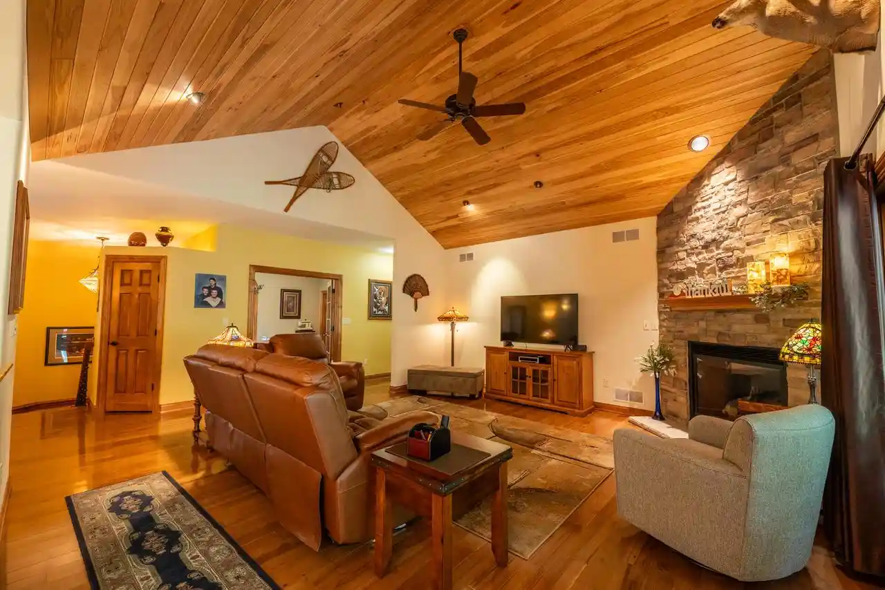 Homes for sale in Slinger, WI | 260 Glacial Dr Dr, Slinger, WI 53086 | MLS# 1964115