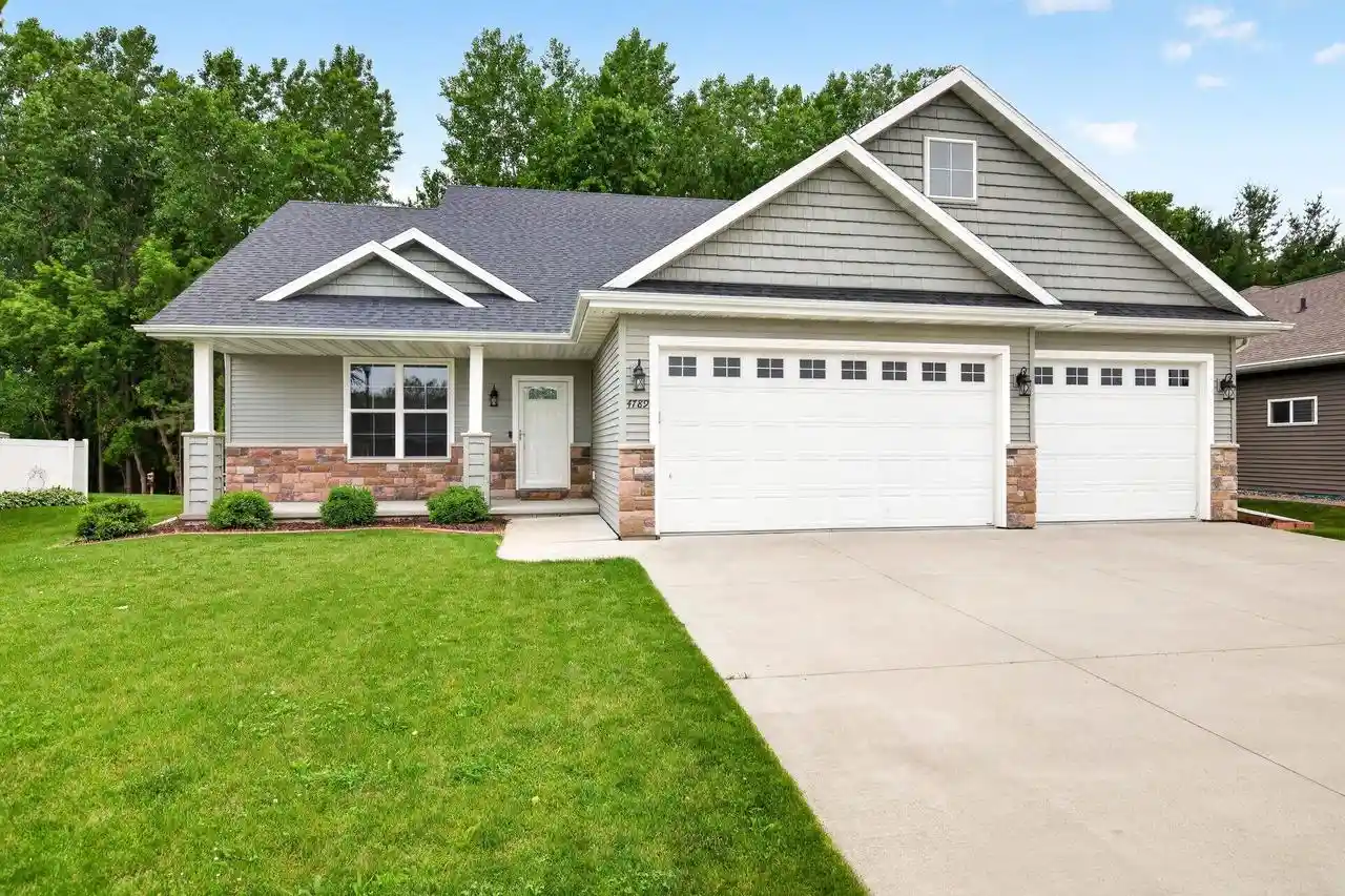 Homes for sale in Appleton, WI | 4789 N Thistle Lane Lane, Appleton, WI 54913 | MLS# 50326132