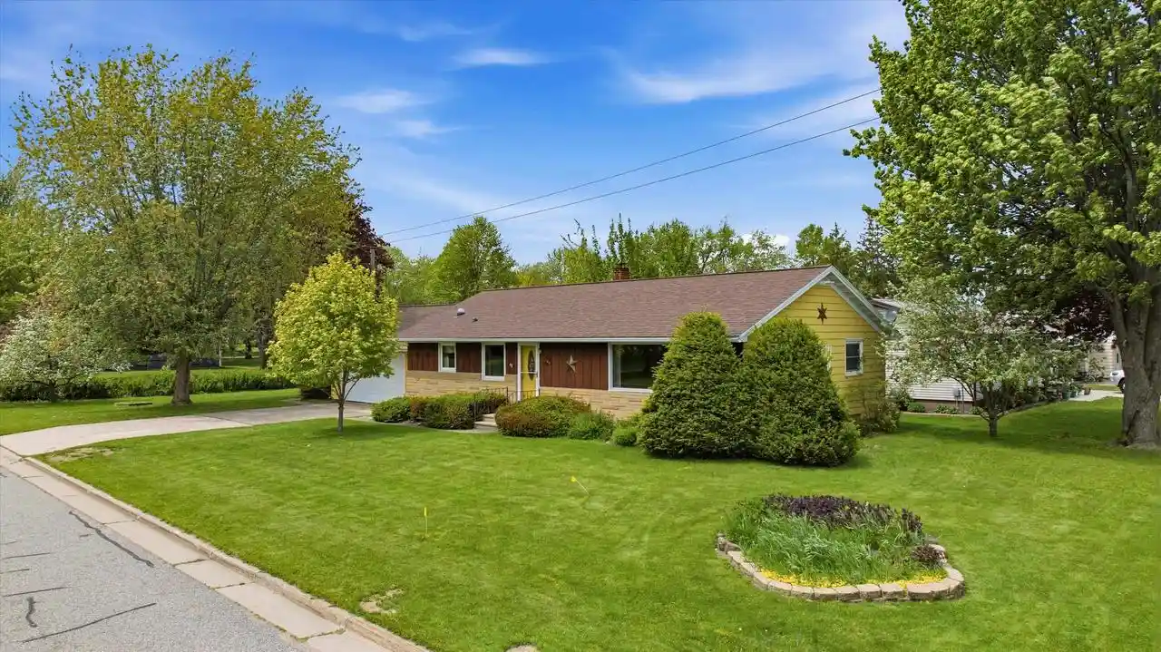 Homes for sale in Spencer, WI | 100 W Buse Street Street, Spencer, WI 54479 | MLS# 22602309