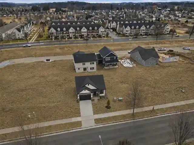 2nd image of 5217 Sassafras Dr Dr, Fitchburg, WI 53711 | MLS# 2024274