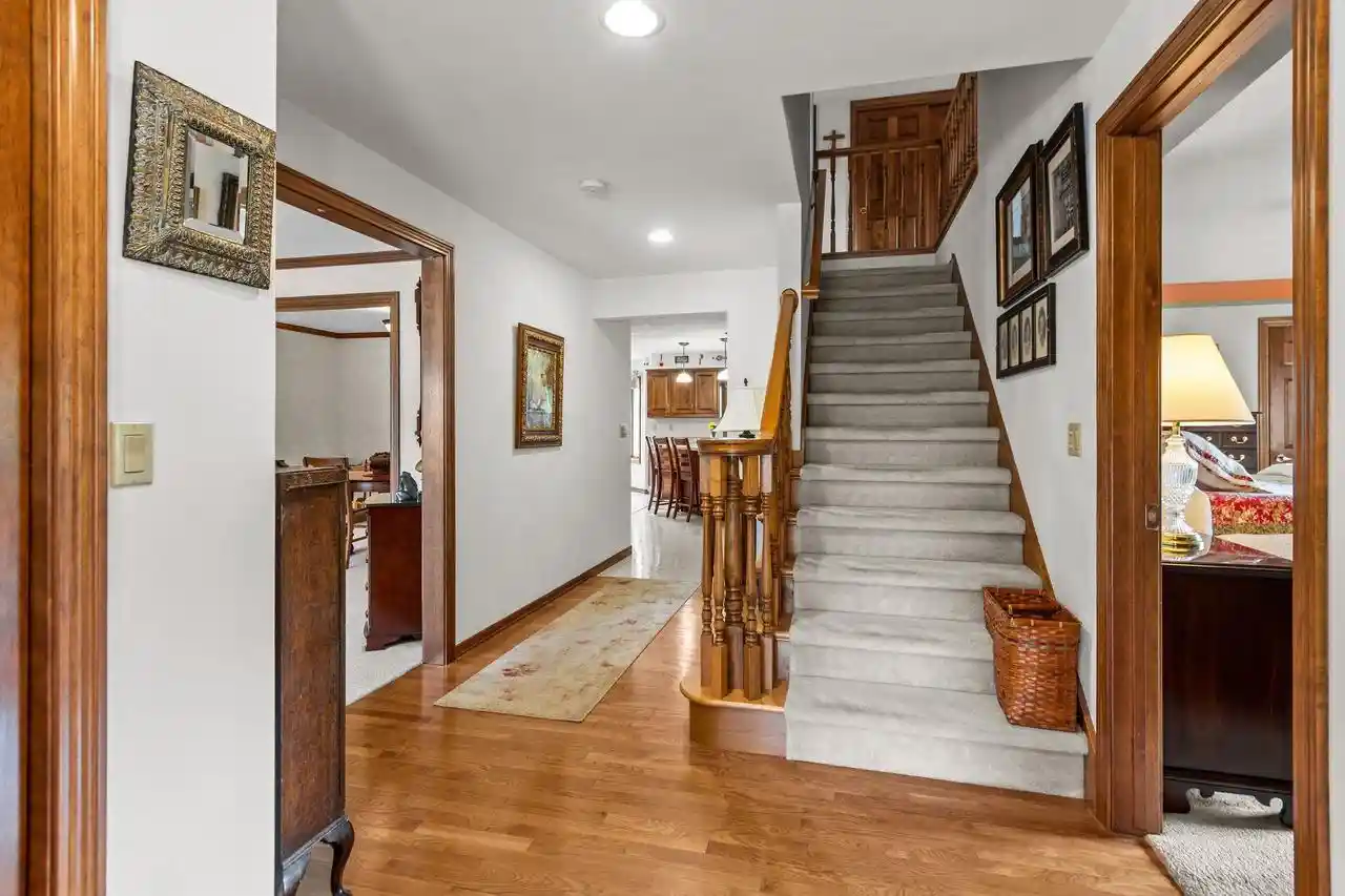 4th image of 130 Hilltop Dr Dr, Neenah, WI 54956 | MLS# 50326145