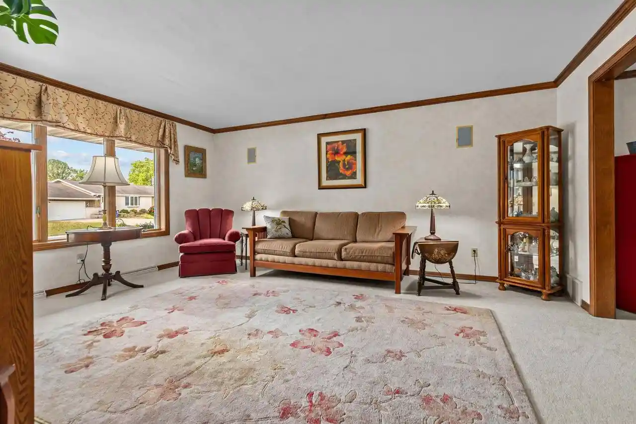 5th image of 130 Hilltop Dr Dr, Neenah, WI 54956 | MLS# 50326145