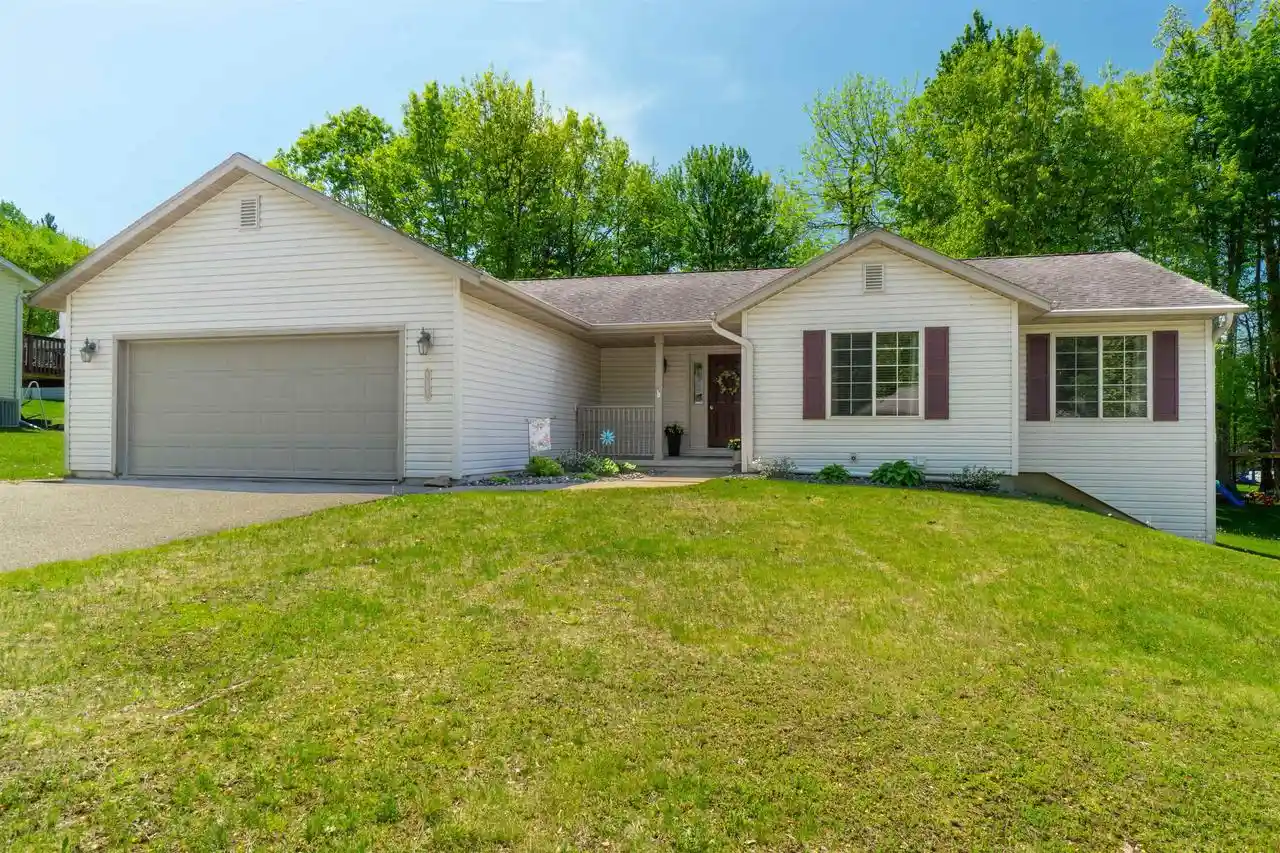 Homes for sale in Wausau, WI | 6607 Cavin Dr Dr, Wausau, WI 54401 | MLS# 22602316