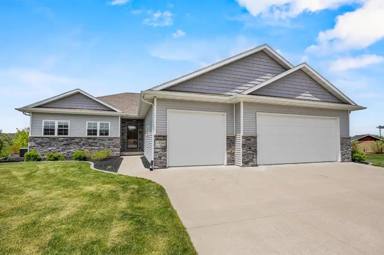 Homes for sale in Appleton, WI | W5706 Mase Court Court, Appleton, WI 54915 | MLS# 50326158