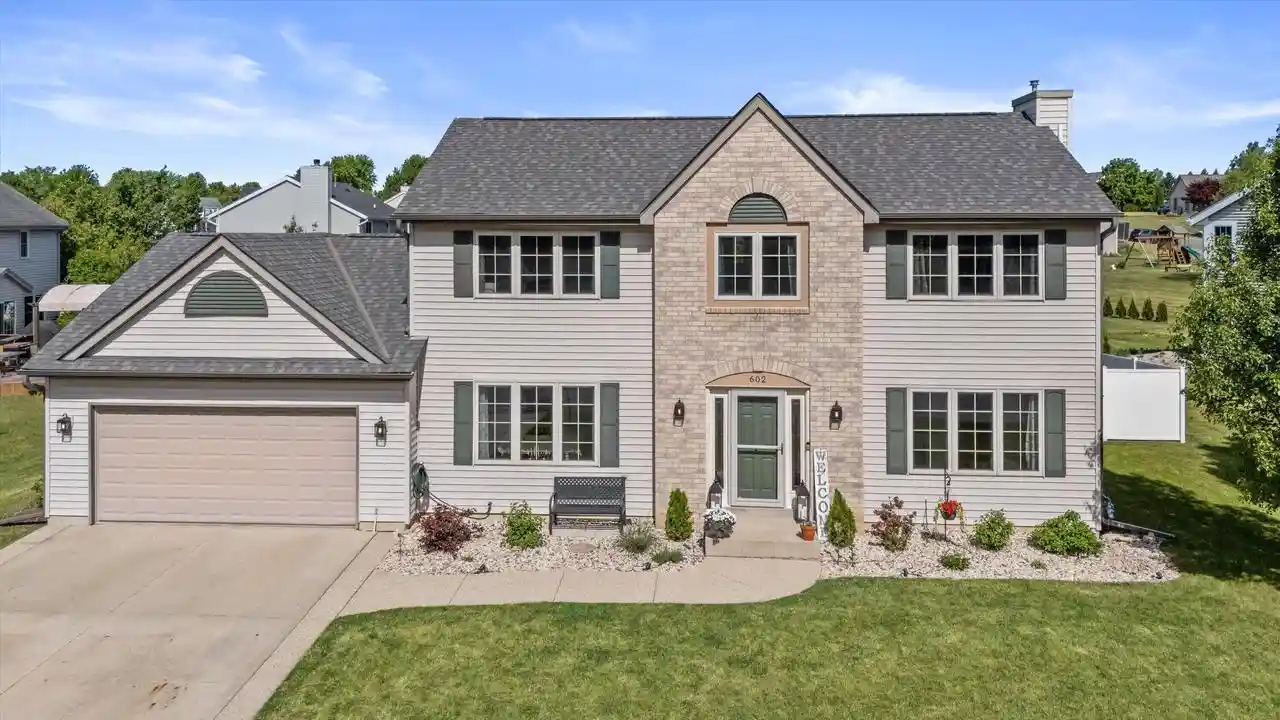 Homes for sale in Waterford, WI | 602 Woodland Circle Circle, Waterford, WI 53185 | MLS# 1964249