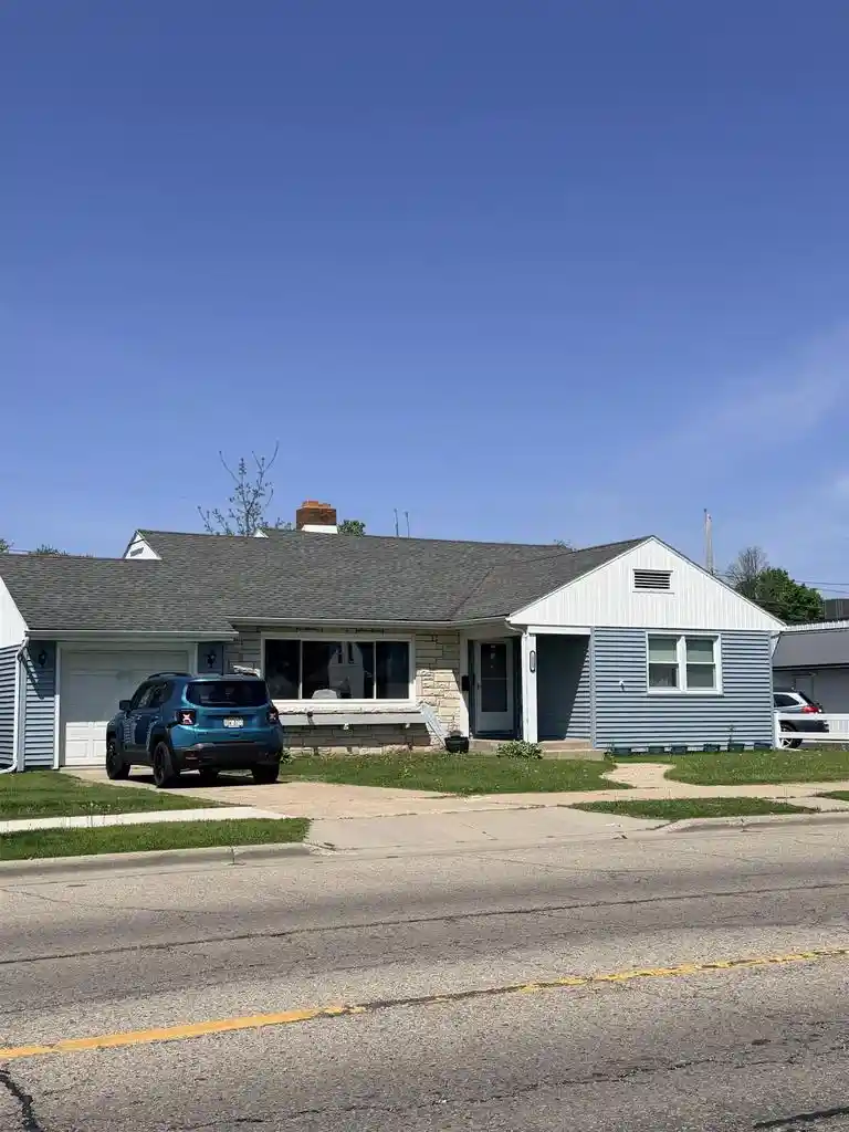 3rd image of 1509 Pierce Avenue Avenue, Marinette, WI 54143 | MLS# 50326196