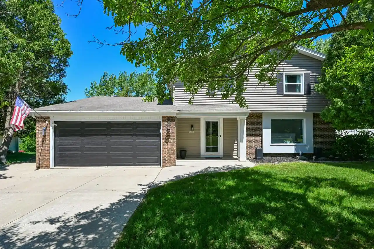 Homes for sale in New Berlin, WI | 14390 W Wilbur Dr Dr, New Berlin, WI 53151 | MLS# 1964256