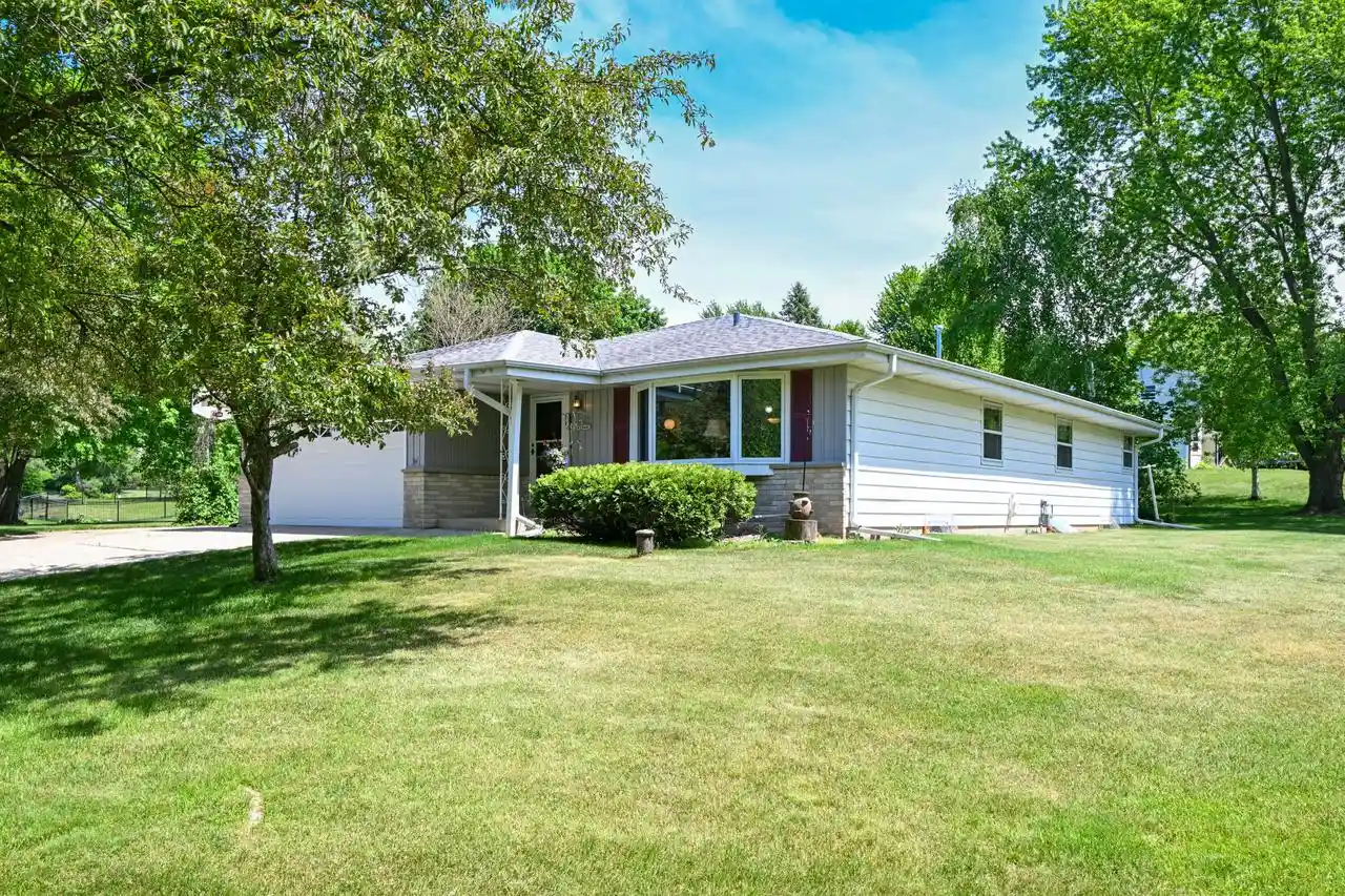 image of N69w29463 River Front Dr Dr, Hartland, WI 53029 | MLS# 1964284