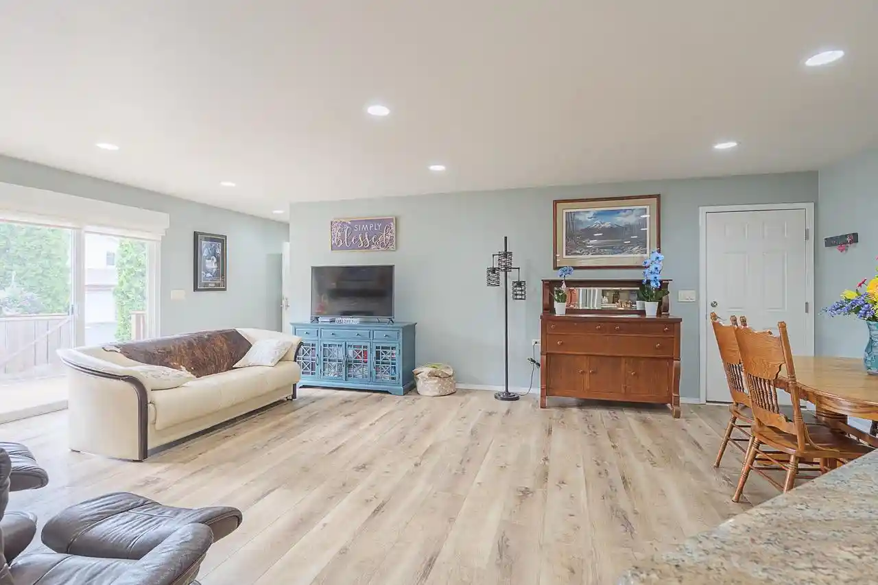 Homes for sale in Suamico, WI | 1917 Riverside Drive Drive, Suamico, WI 54313 | Houzeo