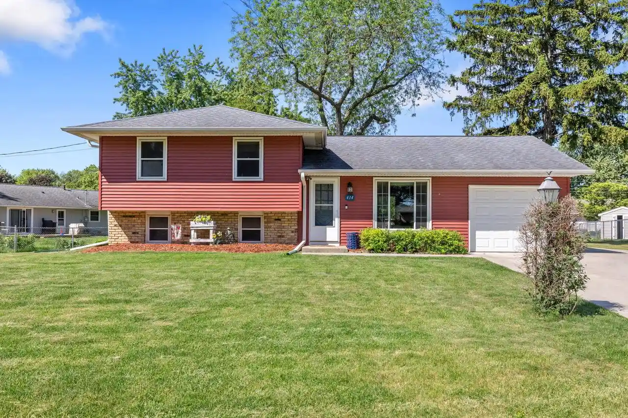 Homes for sale in Onalaska, WI | 414 11th Avenue S Avenue S, Onalaska, WI 54650 | MLS# 1964356