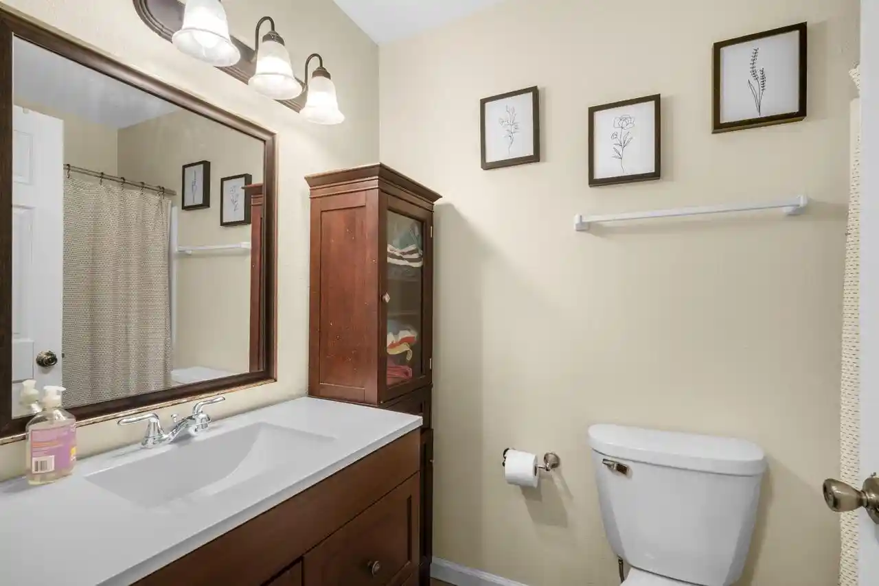 Homes for sale in Germantown, WI | N110W16973 Ashbury Circle Circle #7, Germantown, WI 53022 | MLS# 1964368