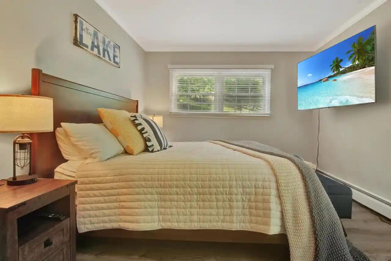2nd image of 118 Evelyn Ln Ln, Lake Geneva, WI 53147