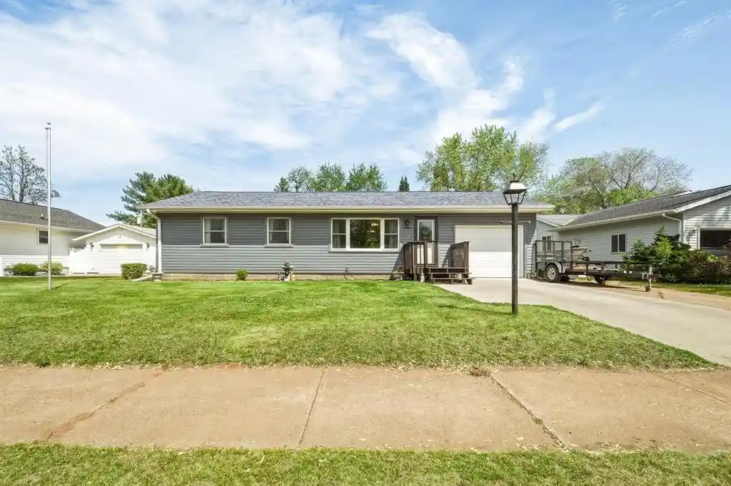 Homes for sale in Eau Claire, WI | 3221 Venus Avenue Avenue, Eau Claire, WI 54703 | MLS# 1601024