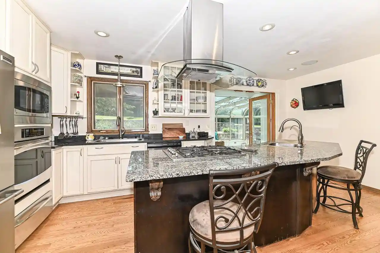 Homes for sale in New Berlin, WI | 21601 W Lochinvar Lane Lane, New Berlin, WI 53146 | MLS# 1964426