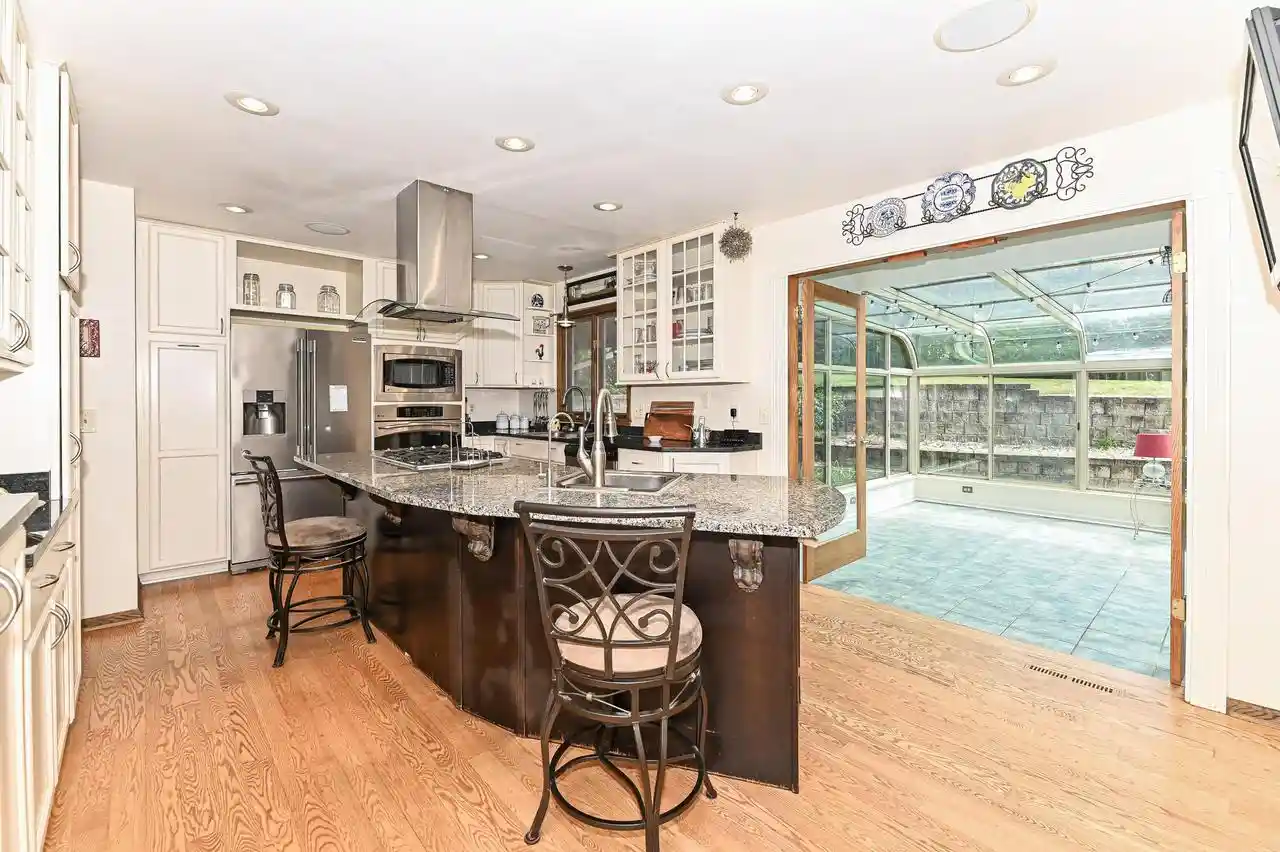 4th image of 21601 W Lochinvar Lane Lane, New Berlin, WI 53146 | MLS# 1964426