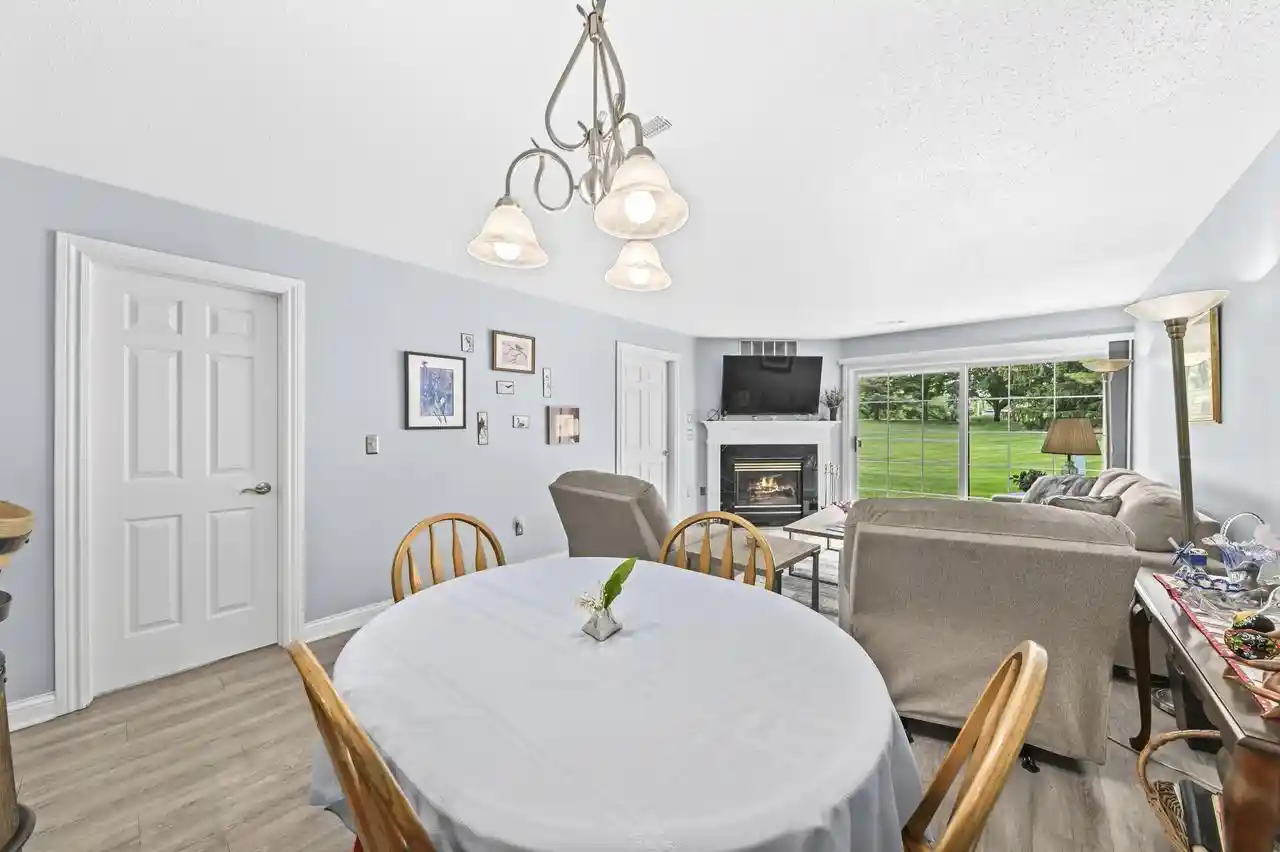 Homes for sale in Pewaukee, WI | 652 Pewaukee Road Road, Pewaukee, WI 53072 | Houzeo