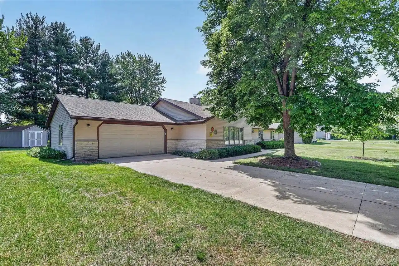 Homes for sale in Beloit, WI | 2113 Yorkshire Dr Dr, Beloit, WI 53511 | MLS# 2024383