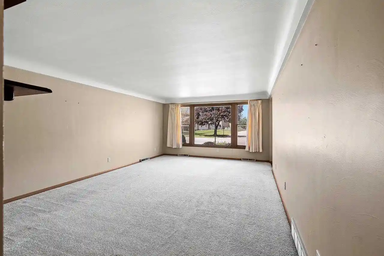 Homes for sale in Green Bay, WI | 1833 Bond Street Street, Green Bay, WI 54303 | MLS# 50326310