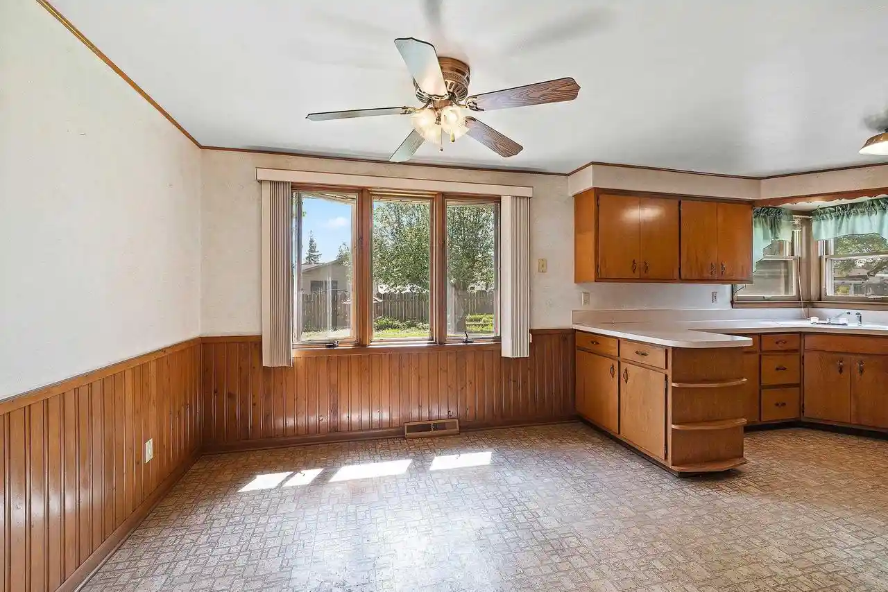 Homes for sale in Green Bay, WI | 1833 Bond Street Street, Green Bay, WI 54303 | MLS# 50326310
