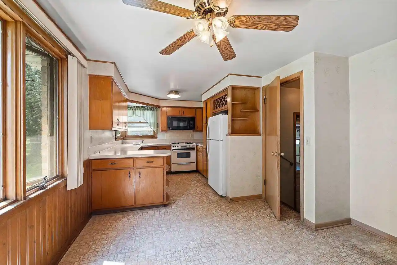 Homes for sale in Green Bay, WI | 1833 Bond Street Street, Green Bay, WI 54303 | MLS# 50326310