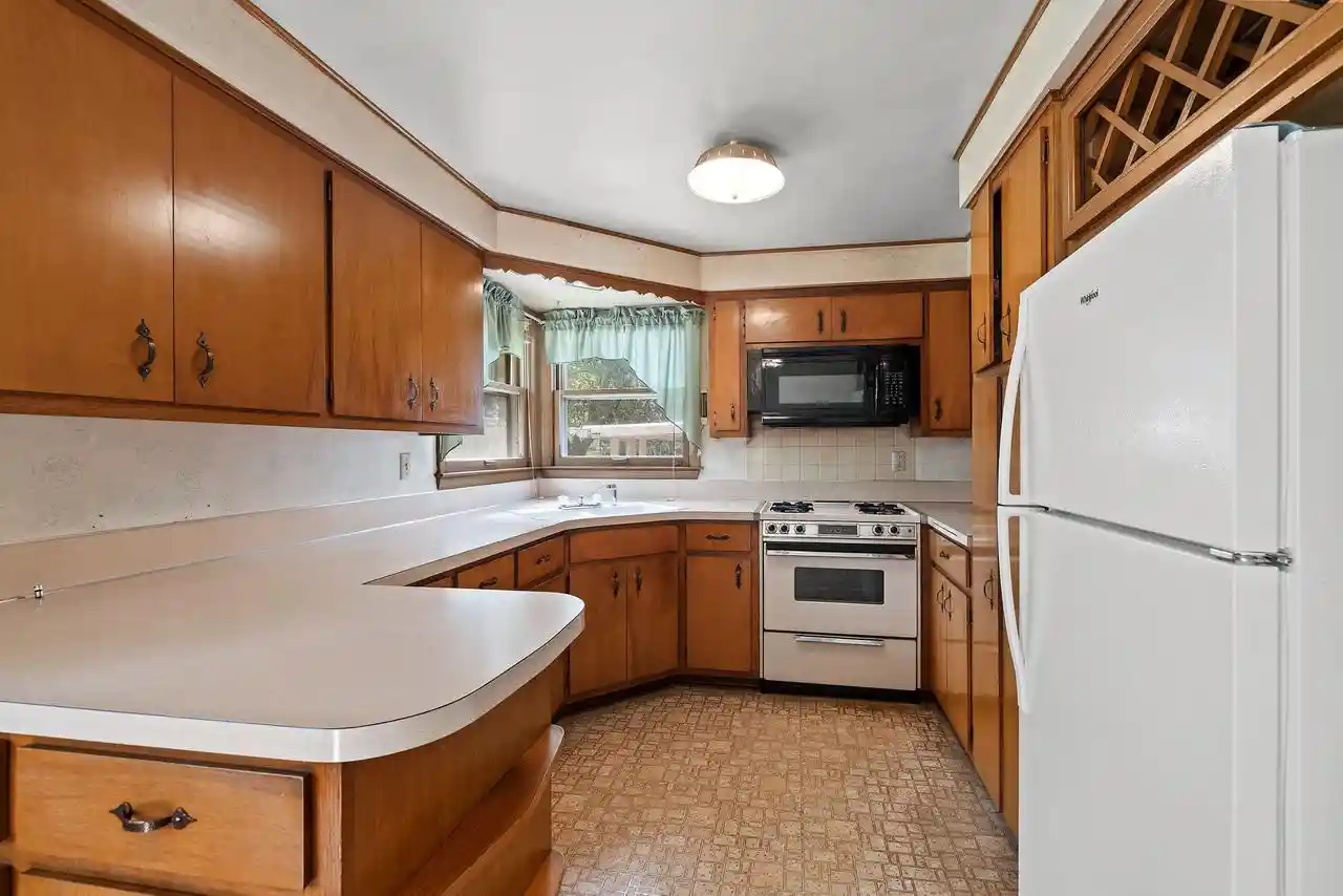 Homes for sale in Green Bay, WI | 1833 Bond Street Street, Green Bay, WI 54303 | MLS# 50326310