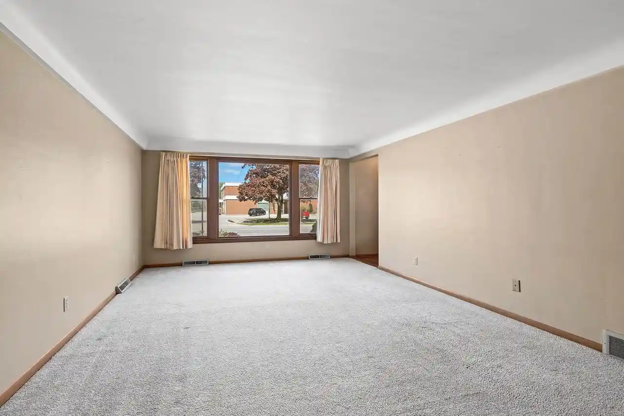 Homes for sale in Green Bay, WI | 1833 Bond Street Street, Green Bay, WI 54303 | MLS# 50326310