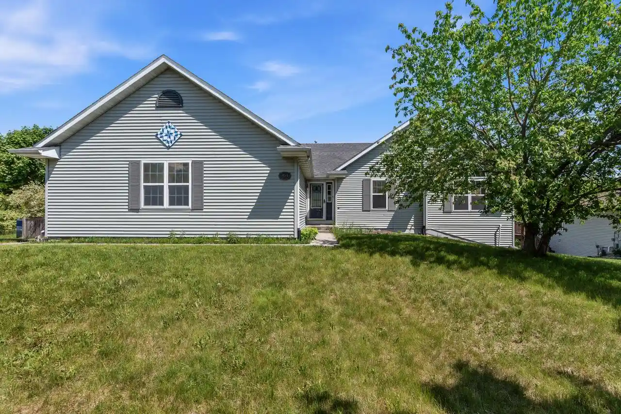 Homes for sale in Port Washington, WI | 864 Mallinger Dr Dr, Port Washington, WI 53074 | MLS# 1964490