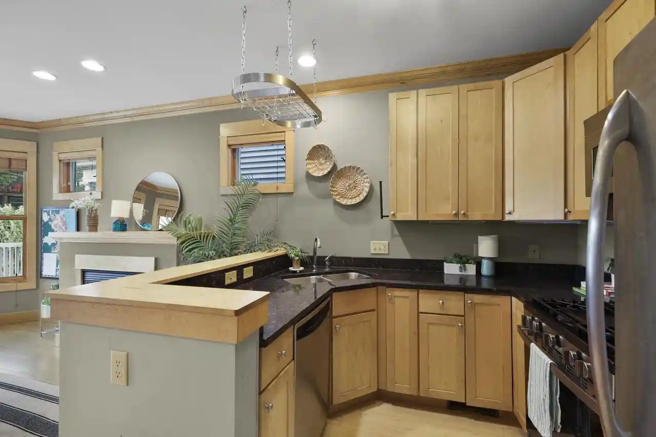 3rd image of 1029 Williamson St St, Madison, WI 53703