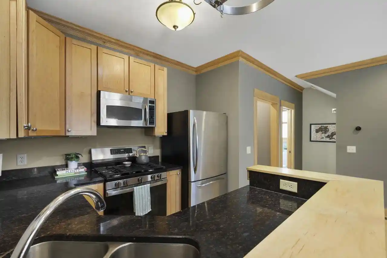 4th image of 1029 Williamson St St, Madison, WI 53703