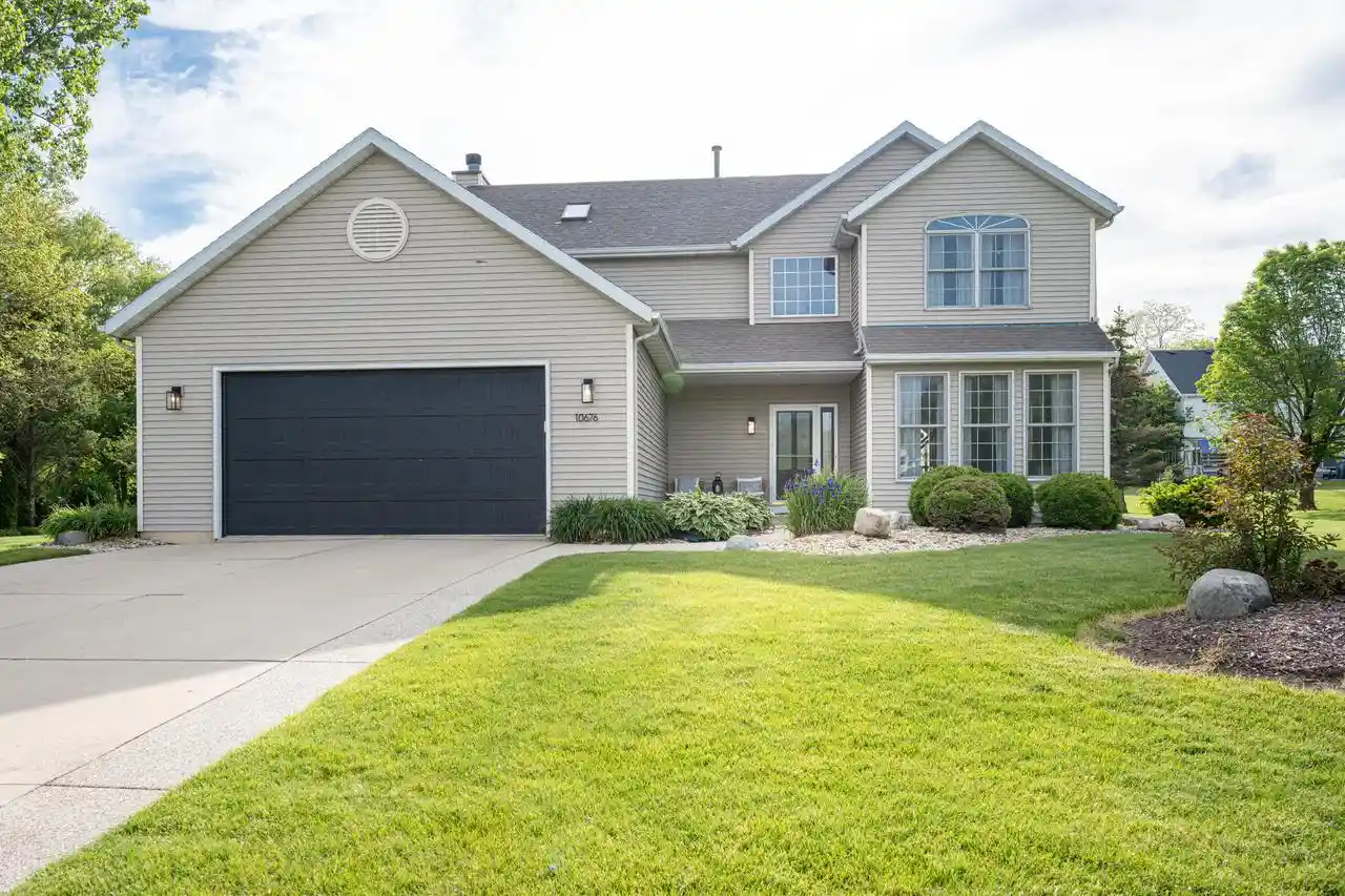 1st image of 10676 32 Avenue Avenue, Pleasant Prairie, WI 53158 | MLS# 1964505