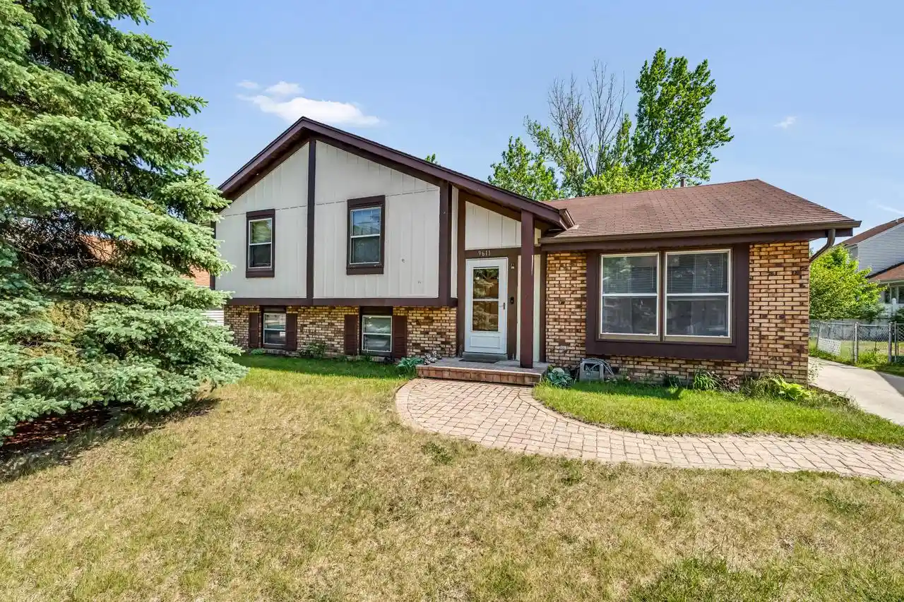 Homes for sale in Milwaukee, WI | 9611 W Darnel Avenue Avenue, Milwaukee, WI 53224 | MLS# 1964559
