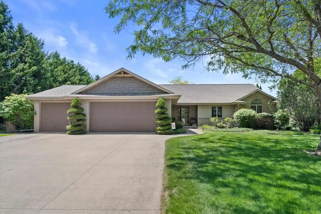 Homes for sale in Appleton, WI | 3803 N Cripple Creek Dr Dr, Appleton, WI 54913 | MLS# 50326361