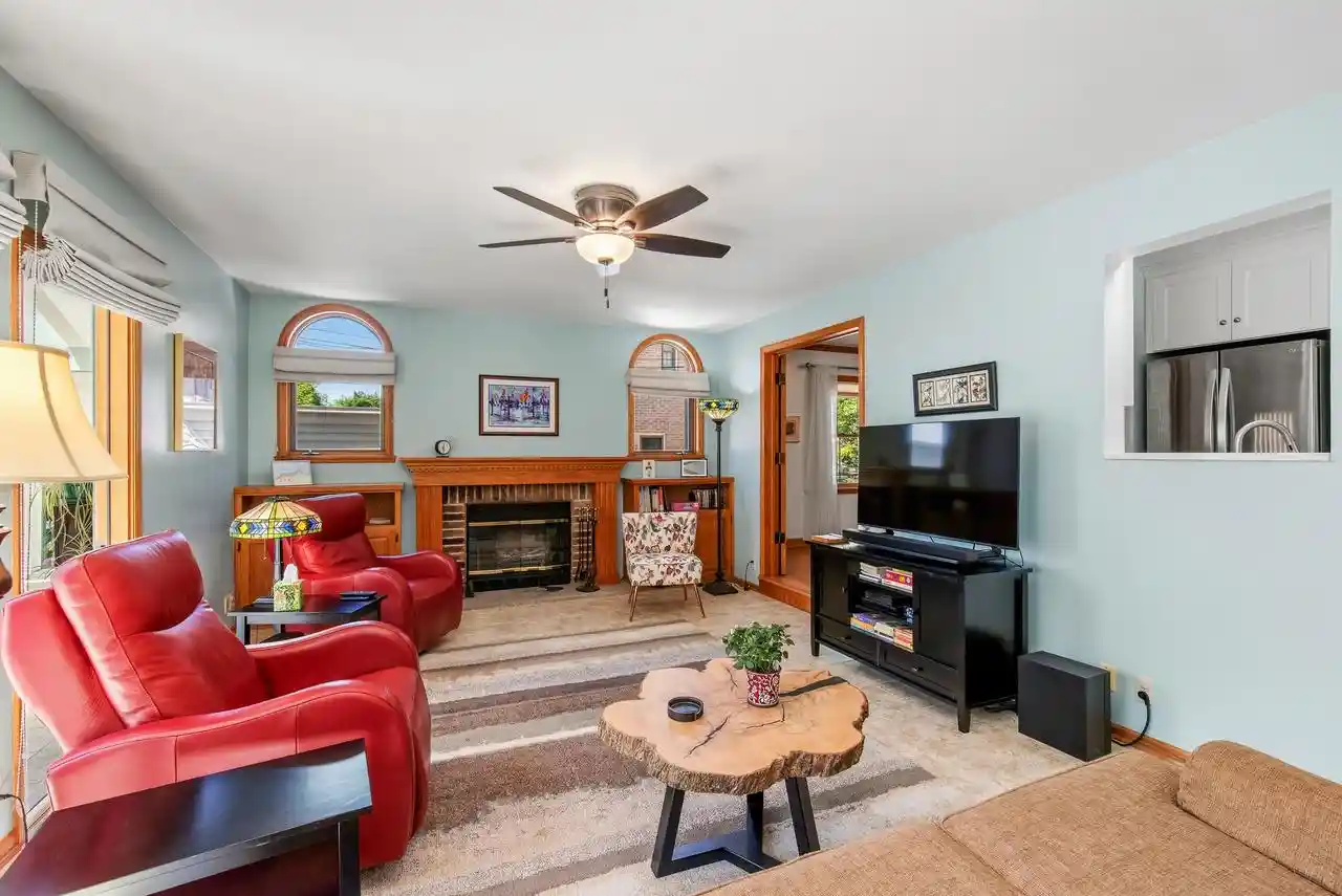 Homes for sale in Wauwatosa, WI | 7525 Kenwood Avenue Avenue, Wauwatosa, WI 53213 | MLS# 1964628