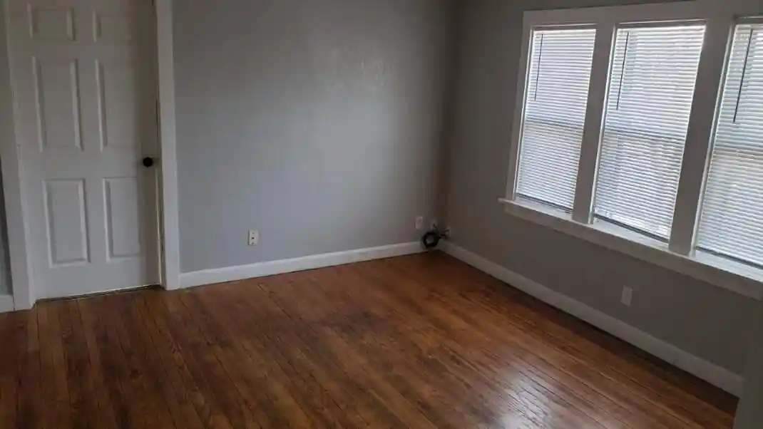 Homes for sale in Milwaukee, WI | 2830 W Saint Paul Avenue Avenue, Milwaukee, WI 53208 | Houzeo