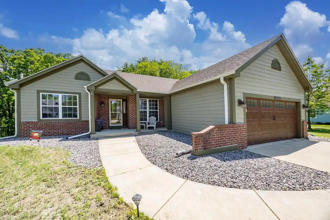 Homes for sale in Muskego, WI | W195s8654 Plum Creek Boulevard Boulevard, Muskego, WI 53150 | MLS# 1964634